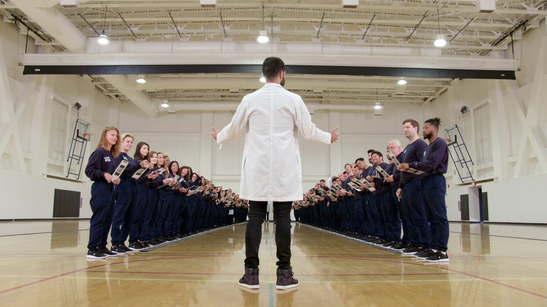 100 Humans. Life’s Questions. Answered. 1. Sezon 1. Bölüm