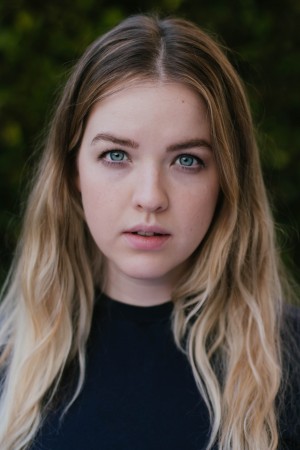 Aislinn Paul tüm dizileri dizigom'da