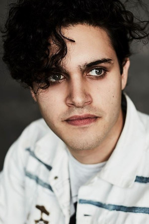 Aria Shahghasemi tüm dizileri dizigom'da