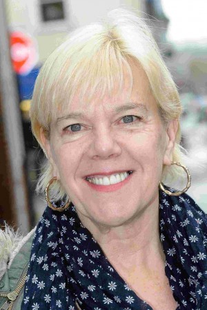 Carolyn Pickles tüm dizileri dizigom'da