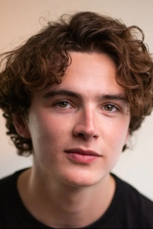 Harry Gilby tüm dizileri dizigom'da