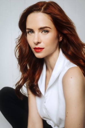 Holly Deveaux tüm dizileri dizigom'da