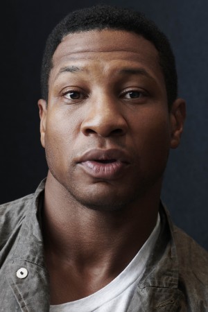 Jonathan Majors tüm dizileri dizigom'da