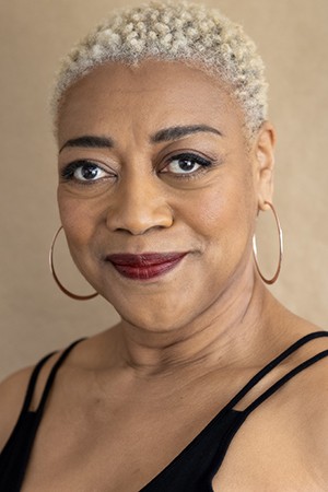 Karen Robinson tüm dizileri dizigom'da