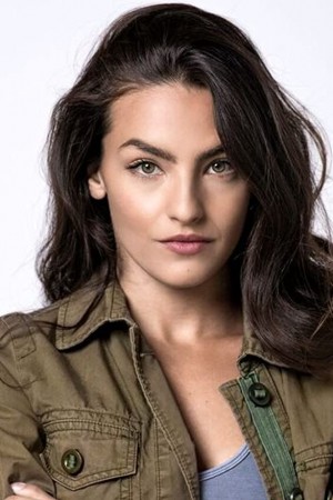 Kayla Compton tüm dizileri dizigom'da