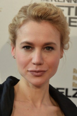 Kristen Hager tüm dizileri dizigom'da