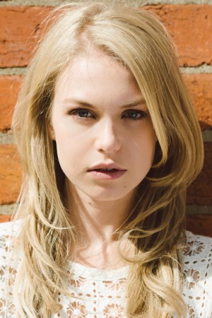 Penelope Mitchell tüm dizileri dizigom'da