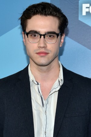 Ryan McCartan tüm dizileri dizigom'da
