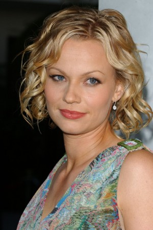 Samantha Mathis tüm dizileri dizigom'da