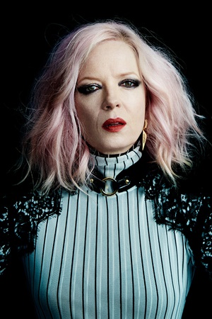 Shirley Manson tüm dizileri dizigom'da
