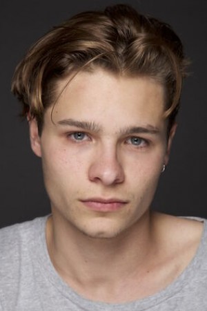 Toby Wallace tüm dizileri dizigom'da