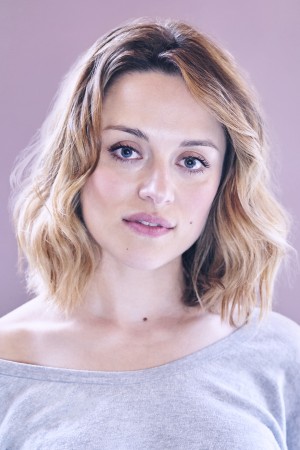 Zoe Tapper tüm dizileri dizigom'da