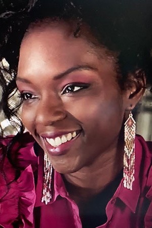 Sandrine Salyères tüm dizileri dizigom'da