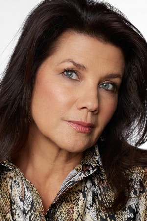 Daphne Zuniga tüm dizileri dizigom'da