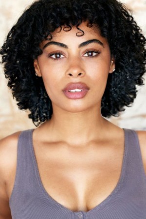 Katlynn Simone tüm dizileri dizigom'da