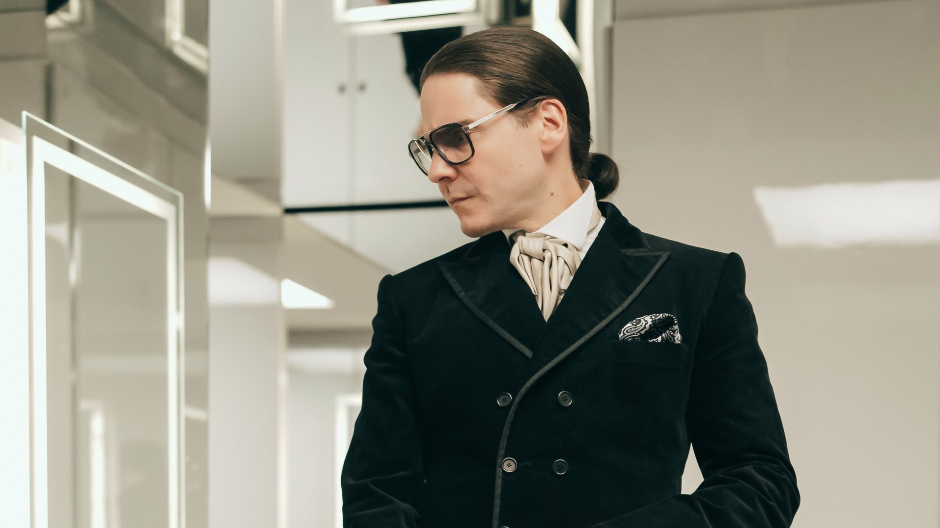 Becoming Karl Lagerfeld 1. Sezon 3. Bölüm