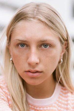 Ella Lily Hyland tüm dizileri dizigom'da