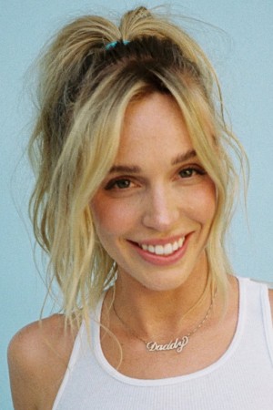 Alexandra Cooper tüm dizileri dizigom'da