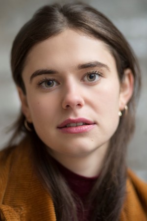 Alison Oliver tüm dizileri dizigom'da